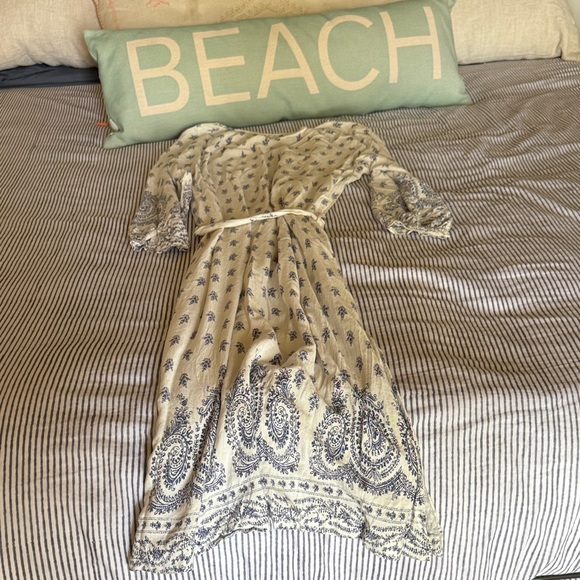 Elegant Cream and Blue Long Sleeve Dress - Picture 4 of 4